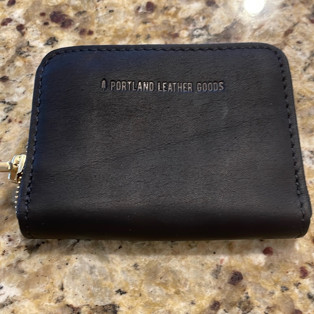 New without tags Portland leather small zipper wallet
